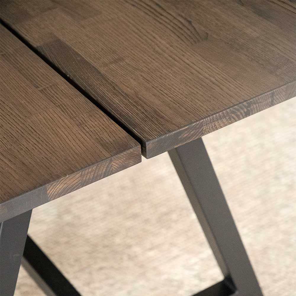 Massivholz Tisch Tresrin - Eiche dunkel geölt mit A-Fußgestell aus Metall