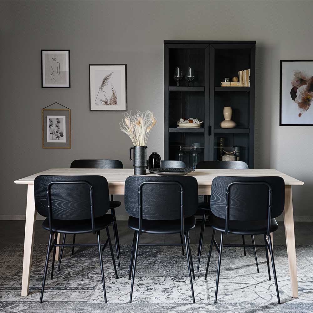 Tischgruppe Vurian in Holz White Wash und Schwarz mit sechs Stühlen (siebenteilig)