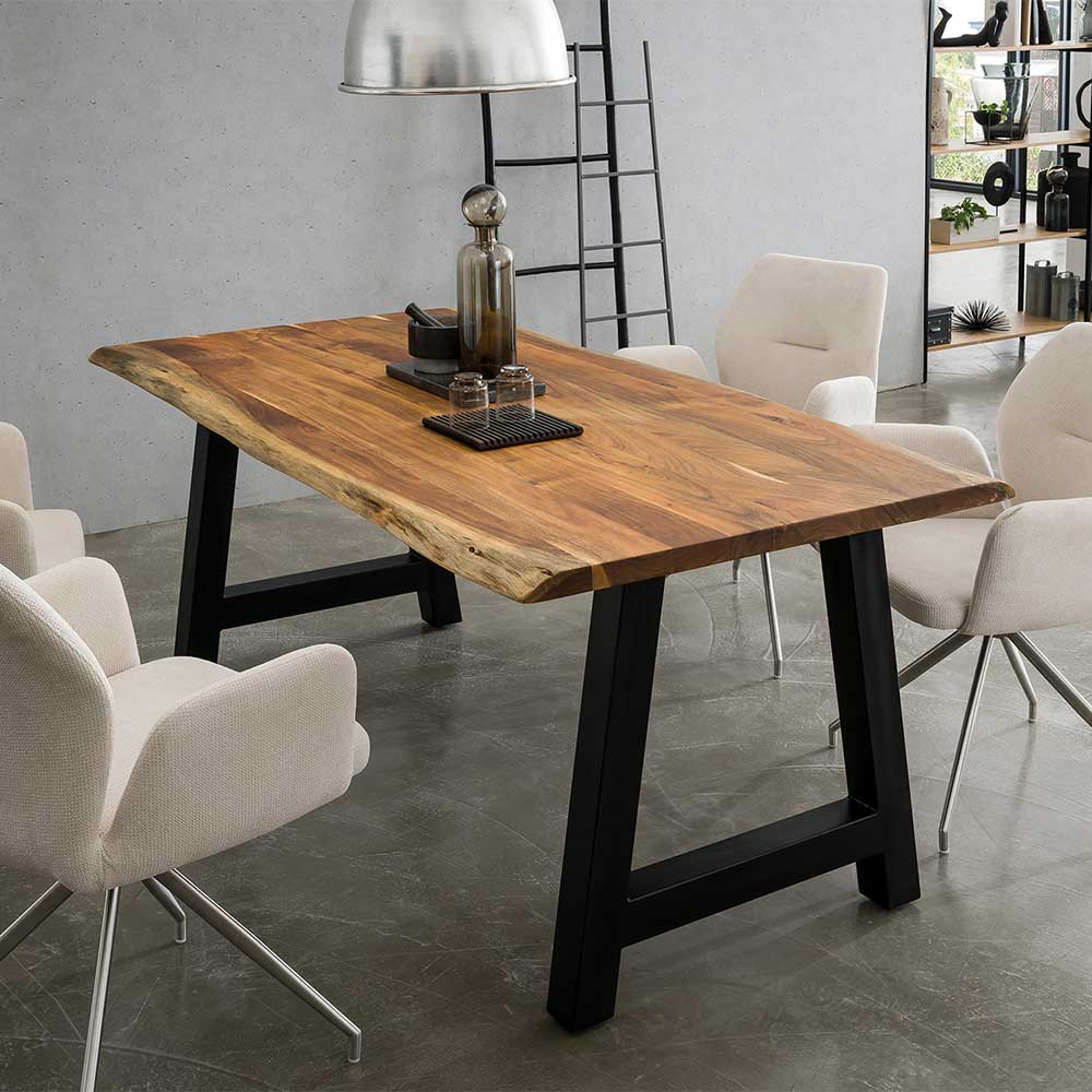 Tisch Massivholz und Metall Varadero mit natürlicher Baumkante im Industrie Stil