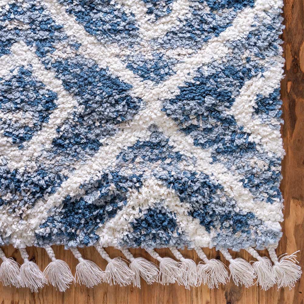 Teppich mit Fransen Martina in Blau und Creme Weiß im Skandi Design