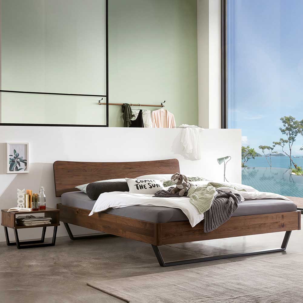 Loft Stil Massivholz Bett Earn aus Nussbaum mit Bügelgestell