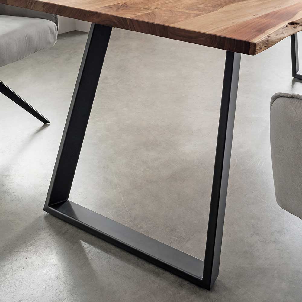 Esszimmer Tisch Amabelle aus Massivholz und Metall mit Baumkante