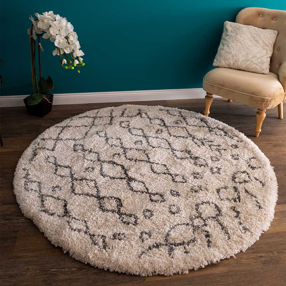 Runder Teppich mit Muster Quelina in Cremefarben und Grau