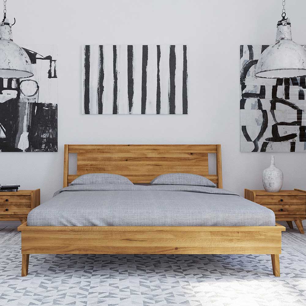 Niedriges Bett Carilla aus Wildeiche Massivholz im Retro Design