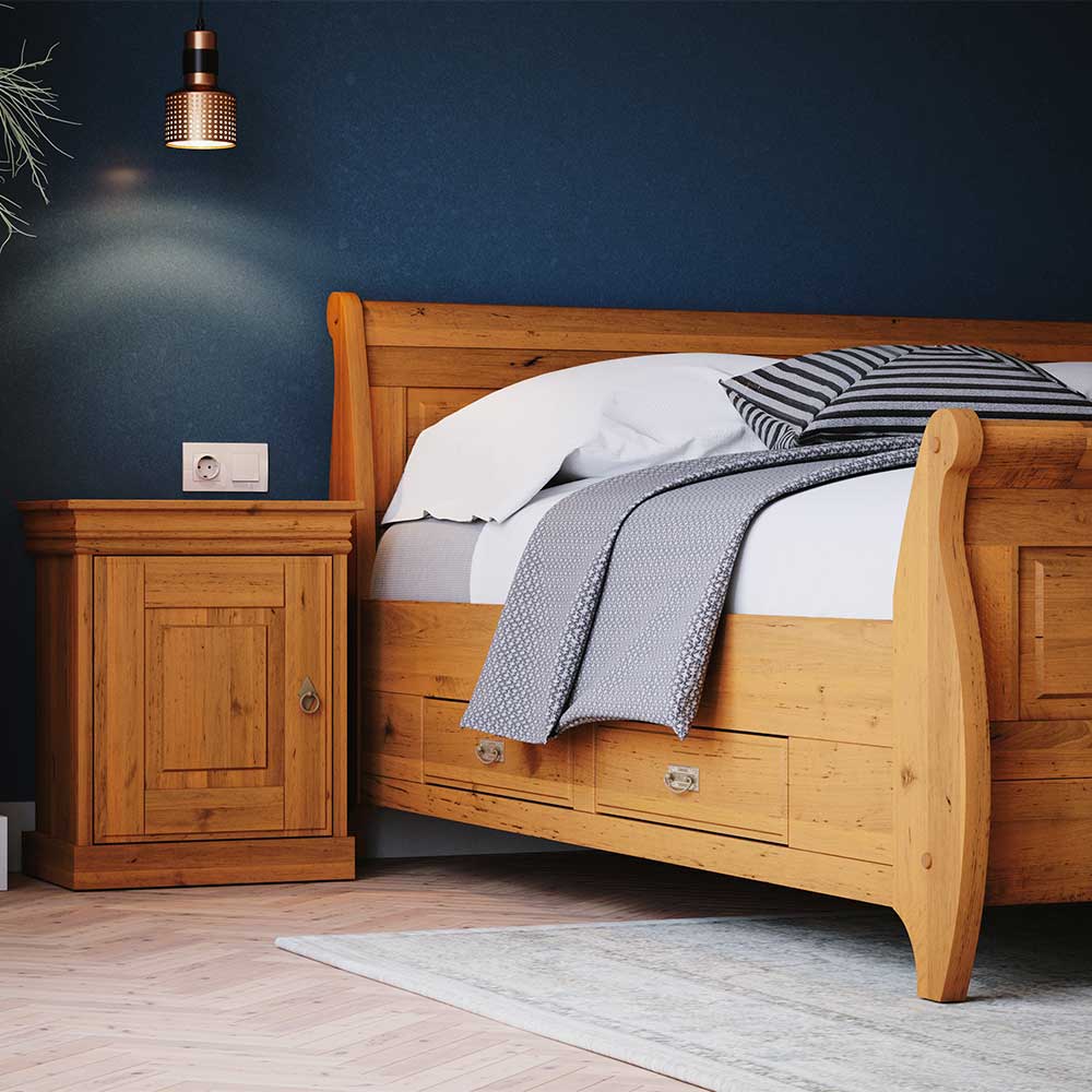 Landhaus Doppelbett Rovert aus Kiefer Massivholz in Honigfarben