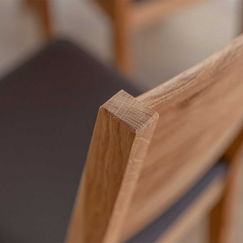 Holz Stuhl Fymo aus Wildeiche Massivholz mit hoher Lehne