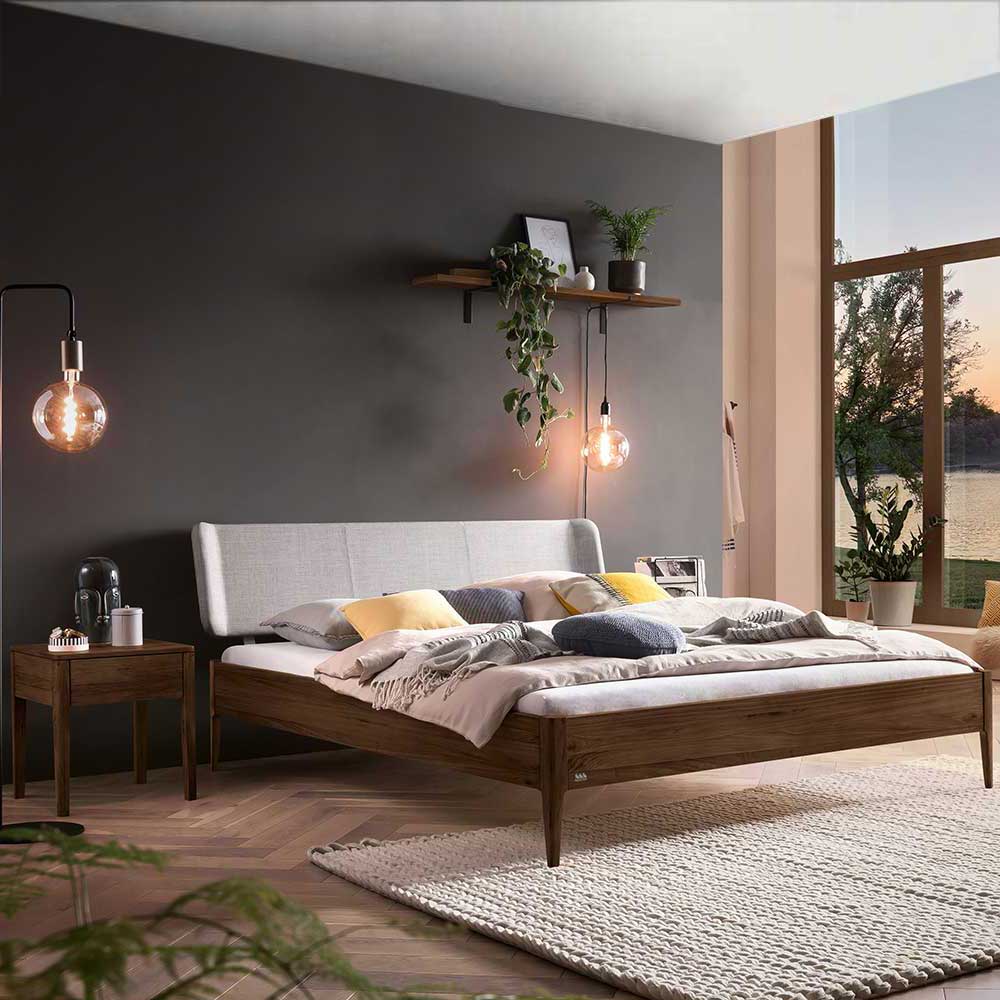Hochwertiges Bett 140x200 Plazur aus Nussbaum Massivholz in modernem Design