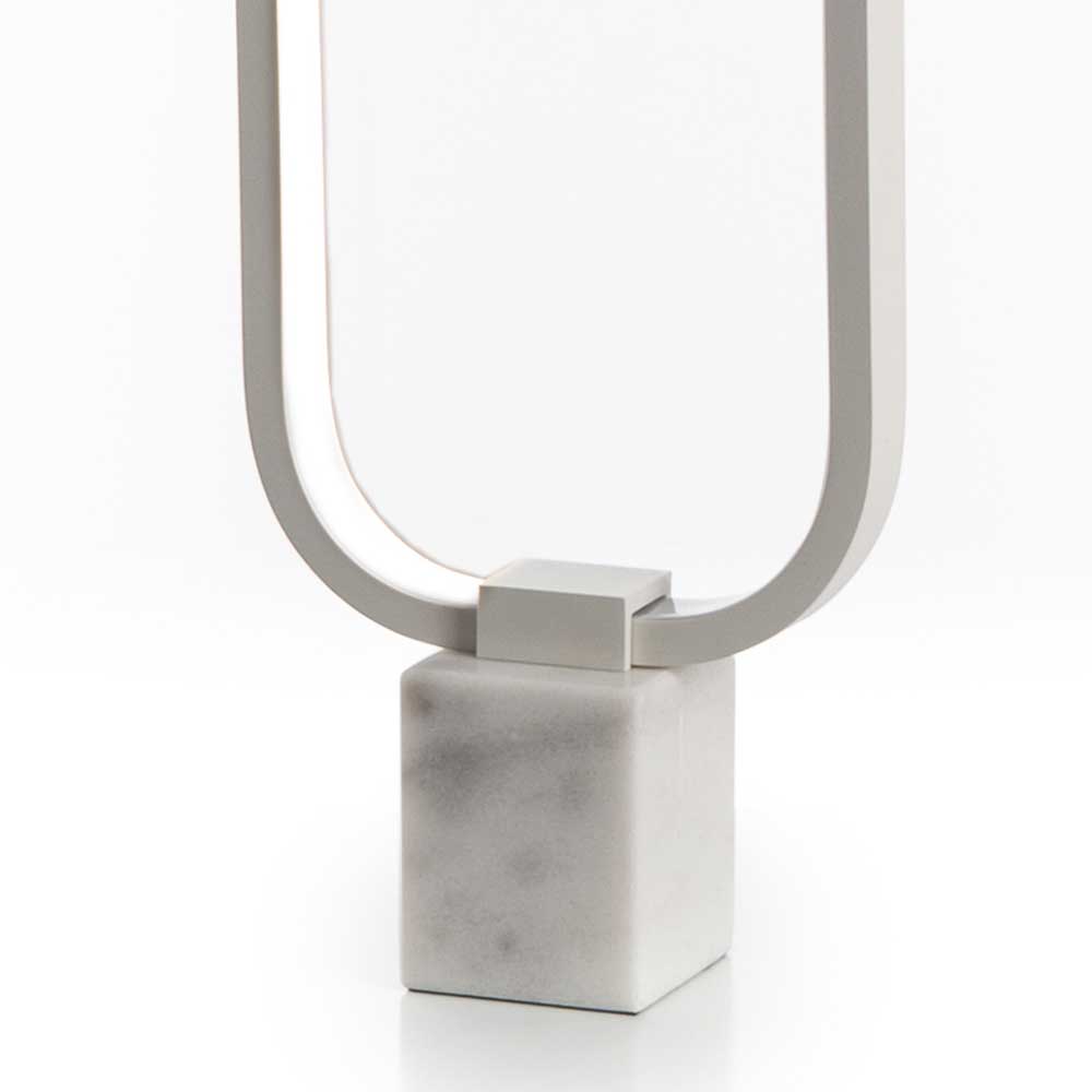 Moderne Tischlampe Venbuca in Weiß aus Metall und Marmor