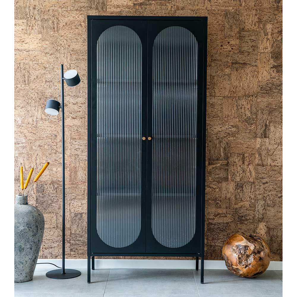 Wohnzimmervitrine Vranjic aus Metall mit Riffelglas Türen