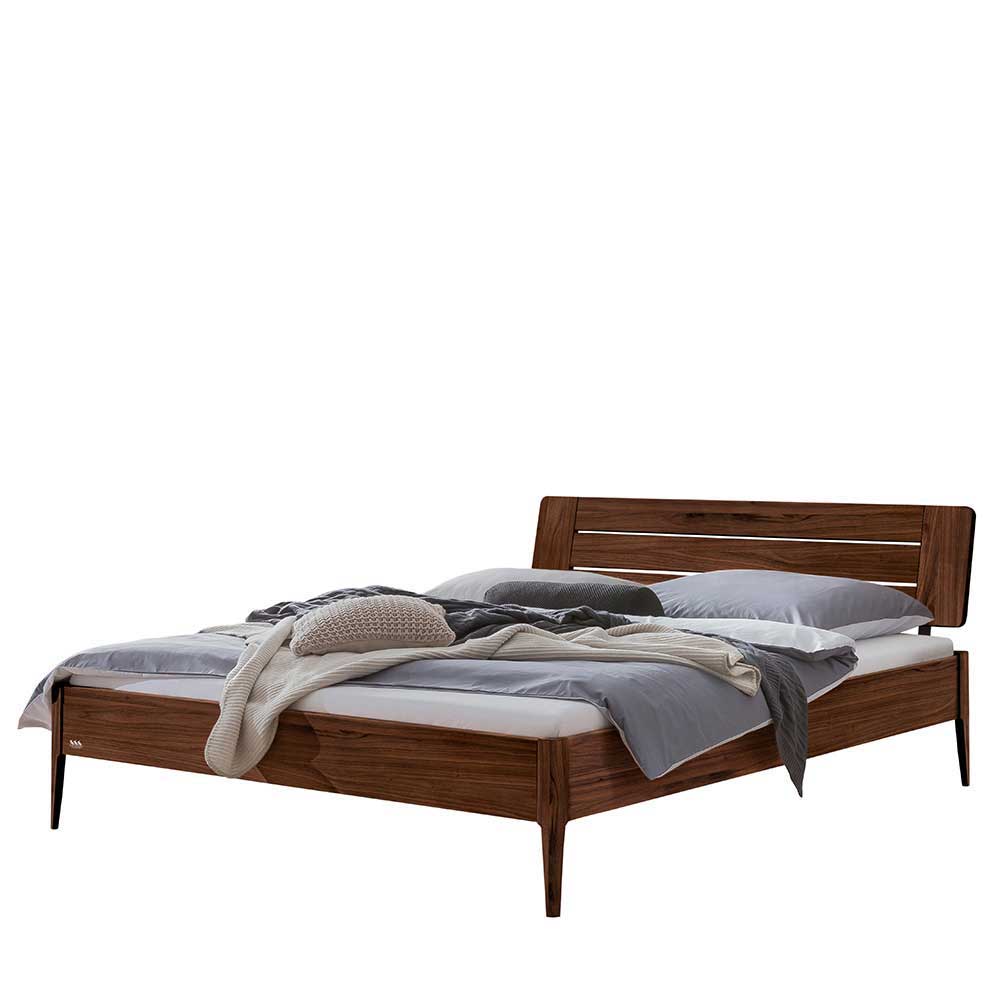 Premium 140x200 cm Bett Crimas aus Nussbaum Massivholz in modernem Design