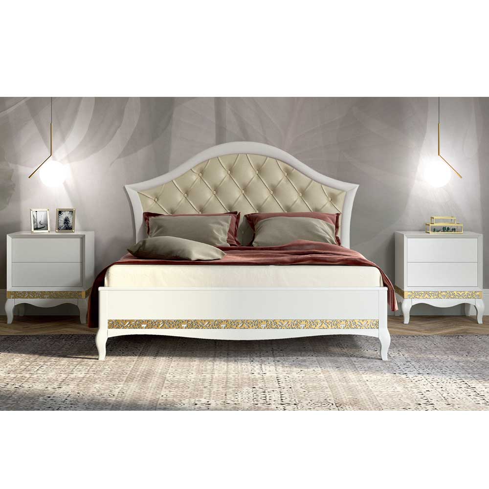 Luxuriöses Design Bett und Nachtkommoden Jedvila in Weiß mit Blattgold verziert (dreiteilig)