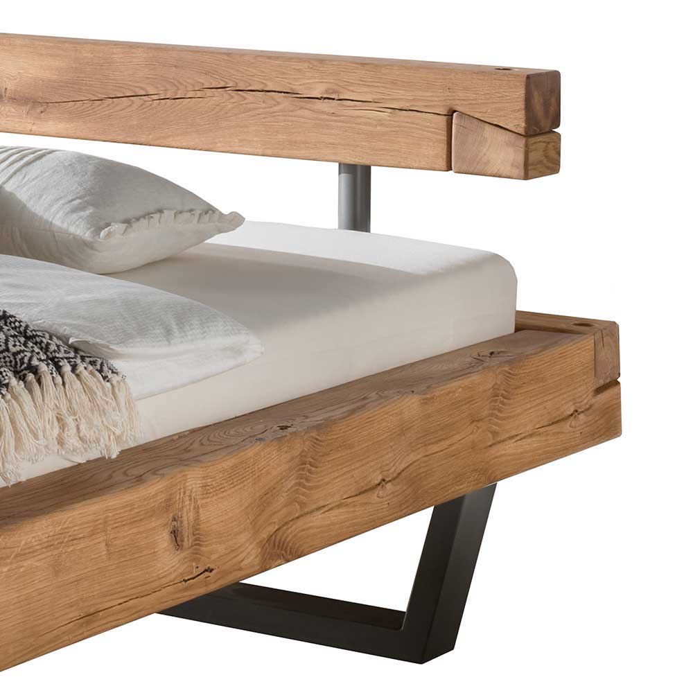 Bett Cromba aus Wildeiche Massivholz mit Kufengestell