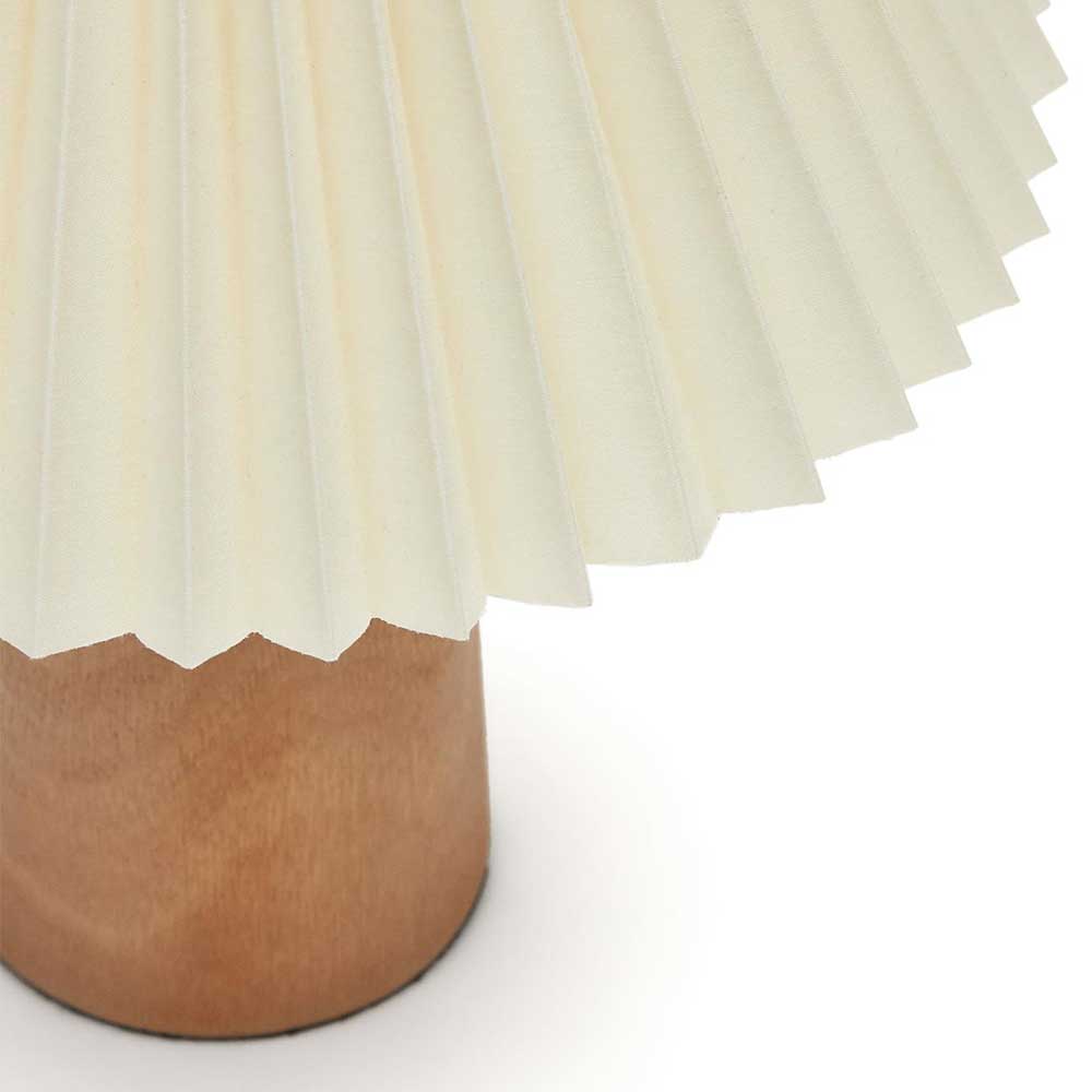 Skandi Design Tischlampe Gimma in Cremefarben mit Holz Sockel