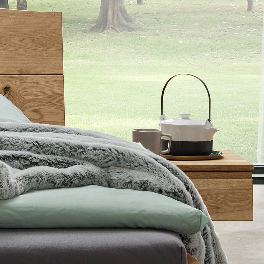 Wildeiche Bett Snaucia inklusive zwei Nachtkommoden mit Kufengestell (dreiteilig)