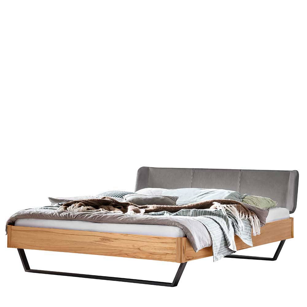 Doppelbett mit Metallbügelgestell Avenza aus Wildbuche Massivholz und Stahl