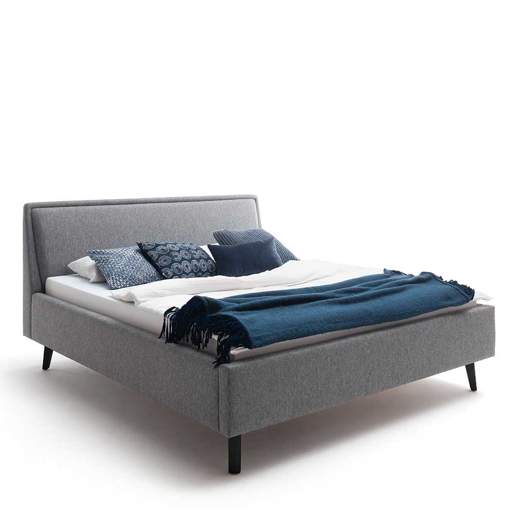 Graues Polster Bett Cudalo mit 50 cm Einstiegshöhe und Vierfußgestell aus Holz