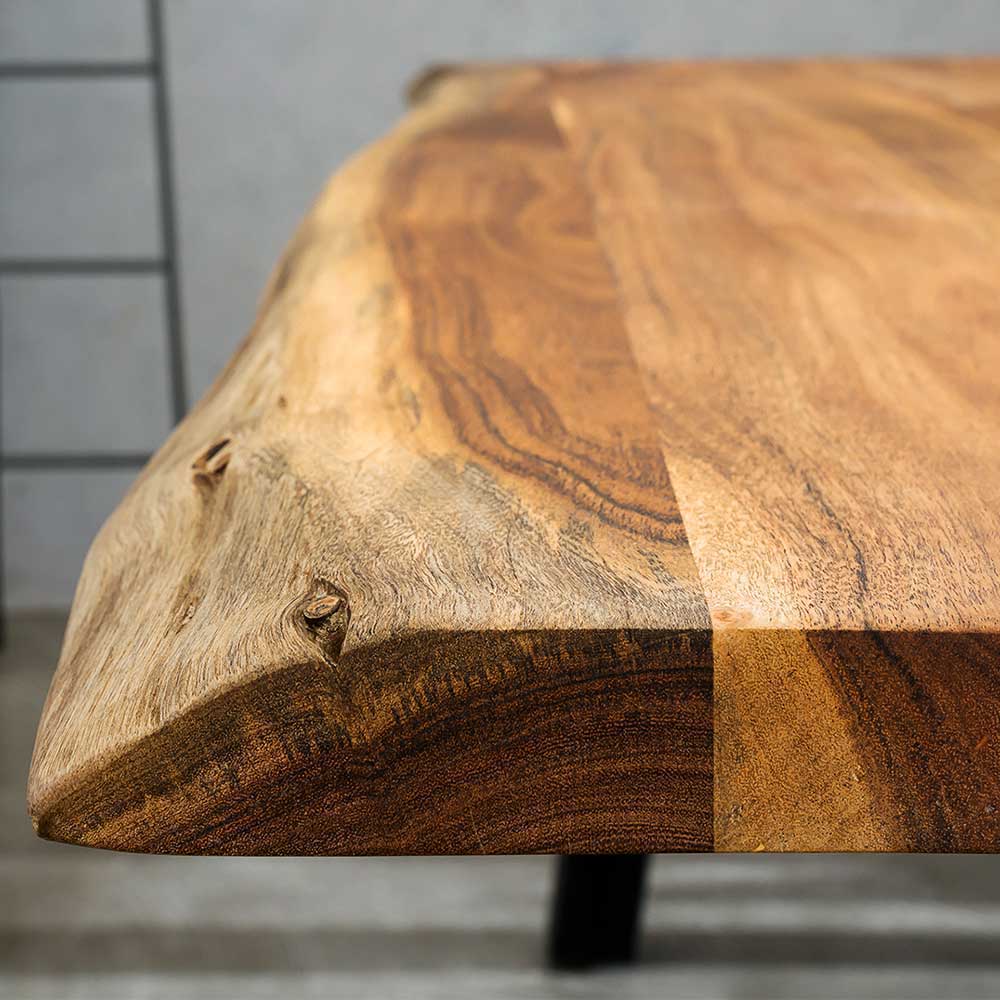 Baumkantentisch Ovaio aus Akazie Massivholz mit A Fußgestell