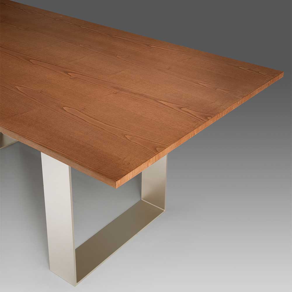 Premium Tisch Catar Platte Nussbaumfarben mit Metallbügelgestell