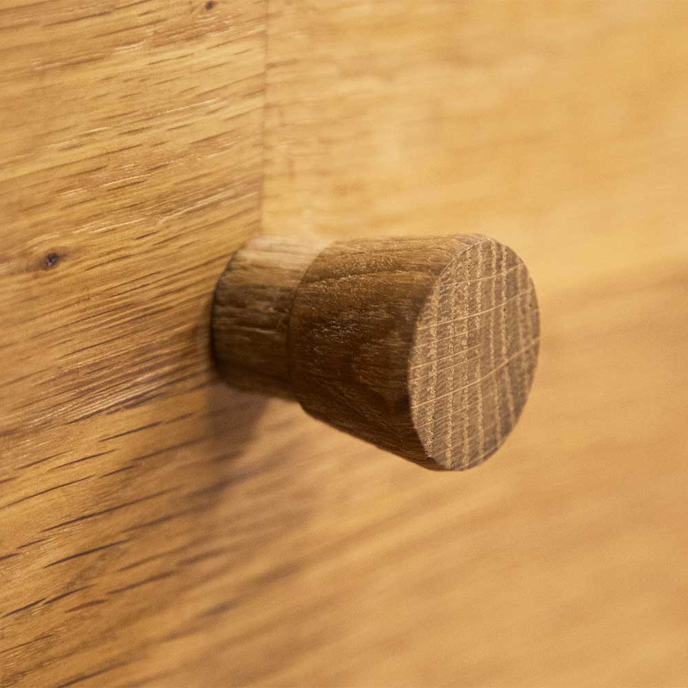 Kleines Lowboard Tyvoria aus Wildeiche Massivholz 90 cm breit