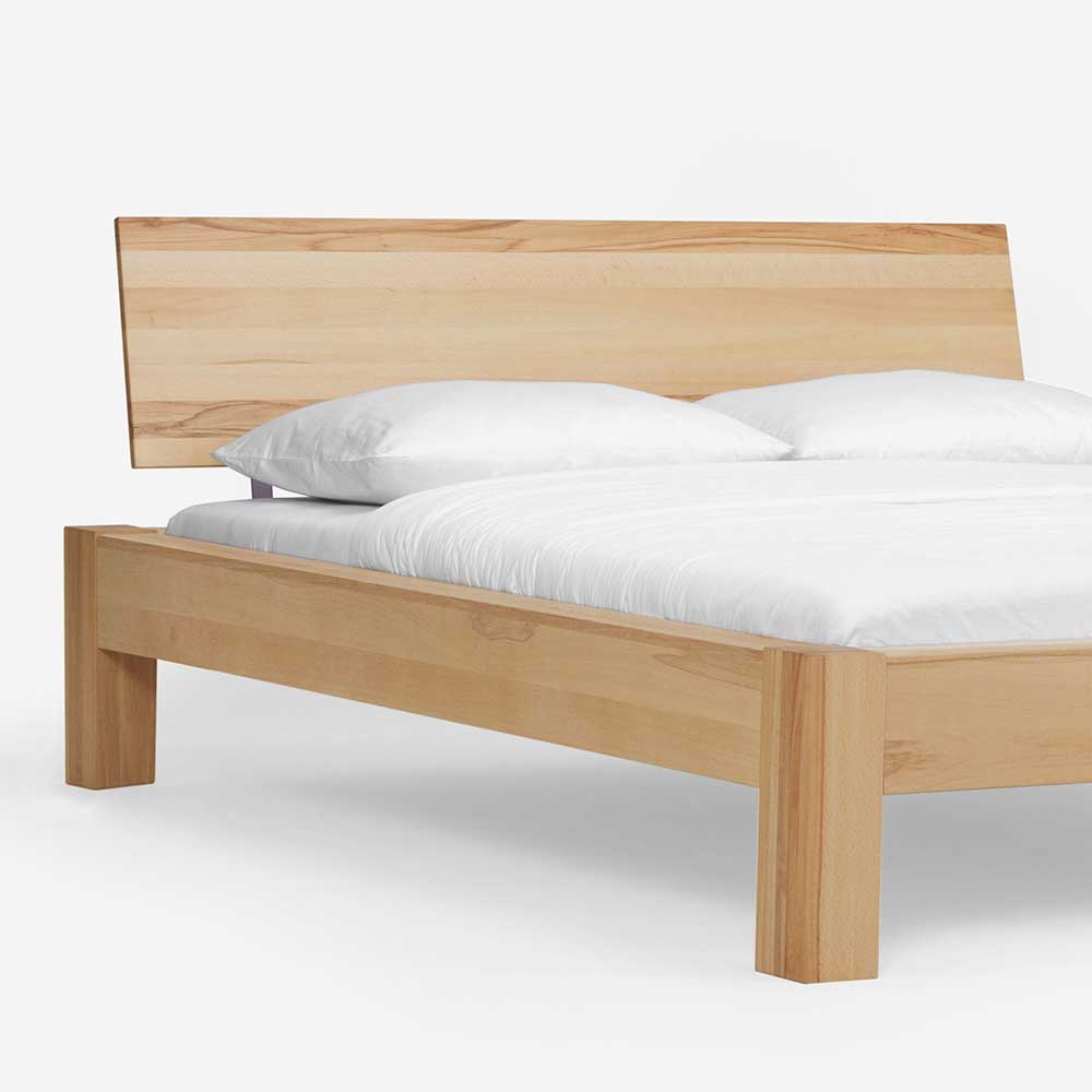 Doppelbett Silja aus Kernbuche Massivholz mit Nachtkommoden (dreiteilig)