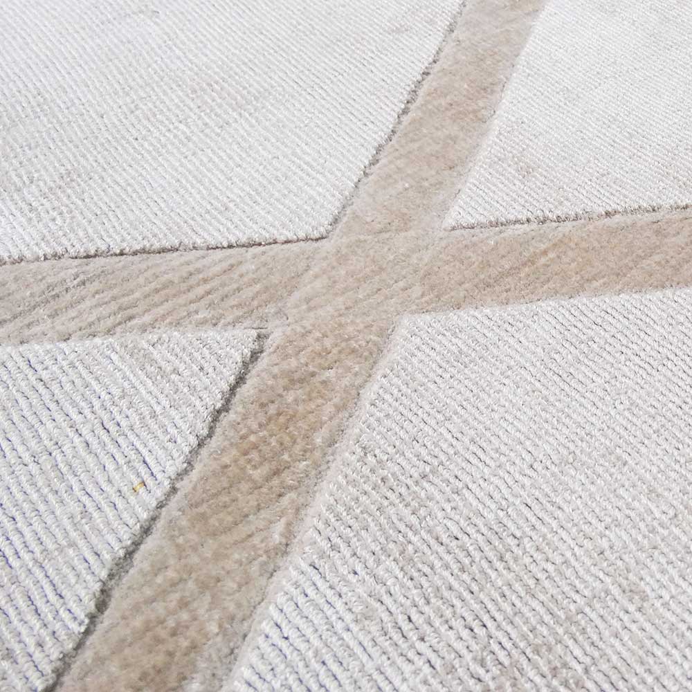 Geometrisch gemusterter Kurzflor Teppich Nuento in Creme Weiß und Taupe modern