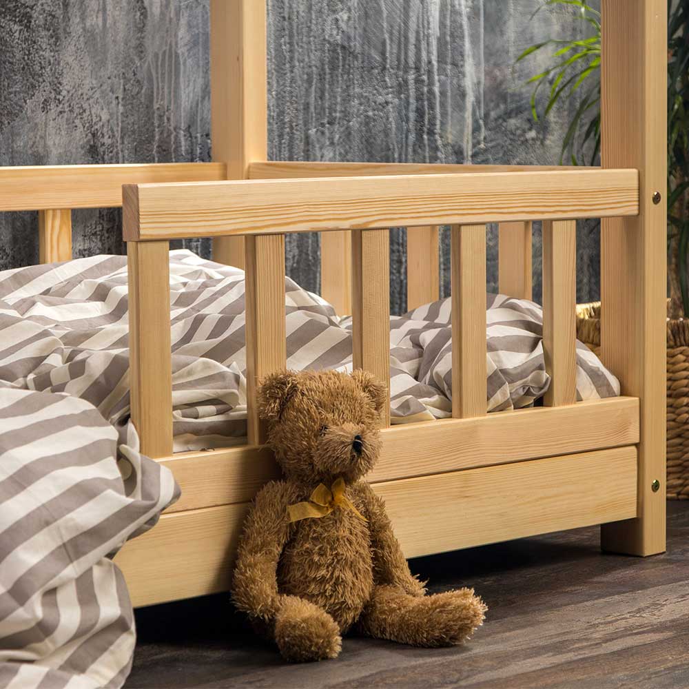 Kinderzimmer Hausbett Ilmany aus Kiefer Massivholz lackiert