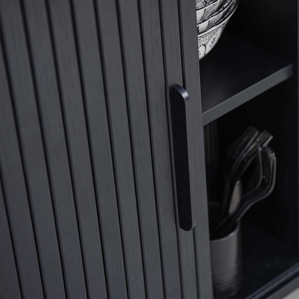 Schwarzes Highboard Sumatri im Skandi Design mit Schiebetüren
