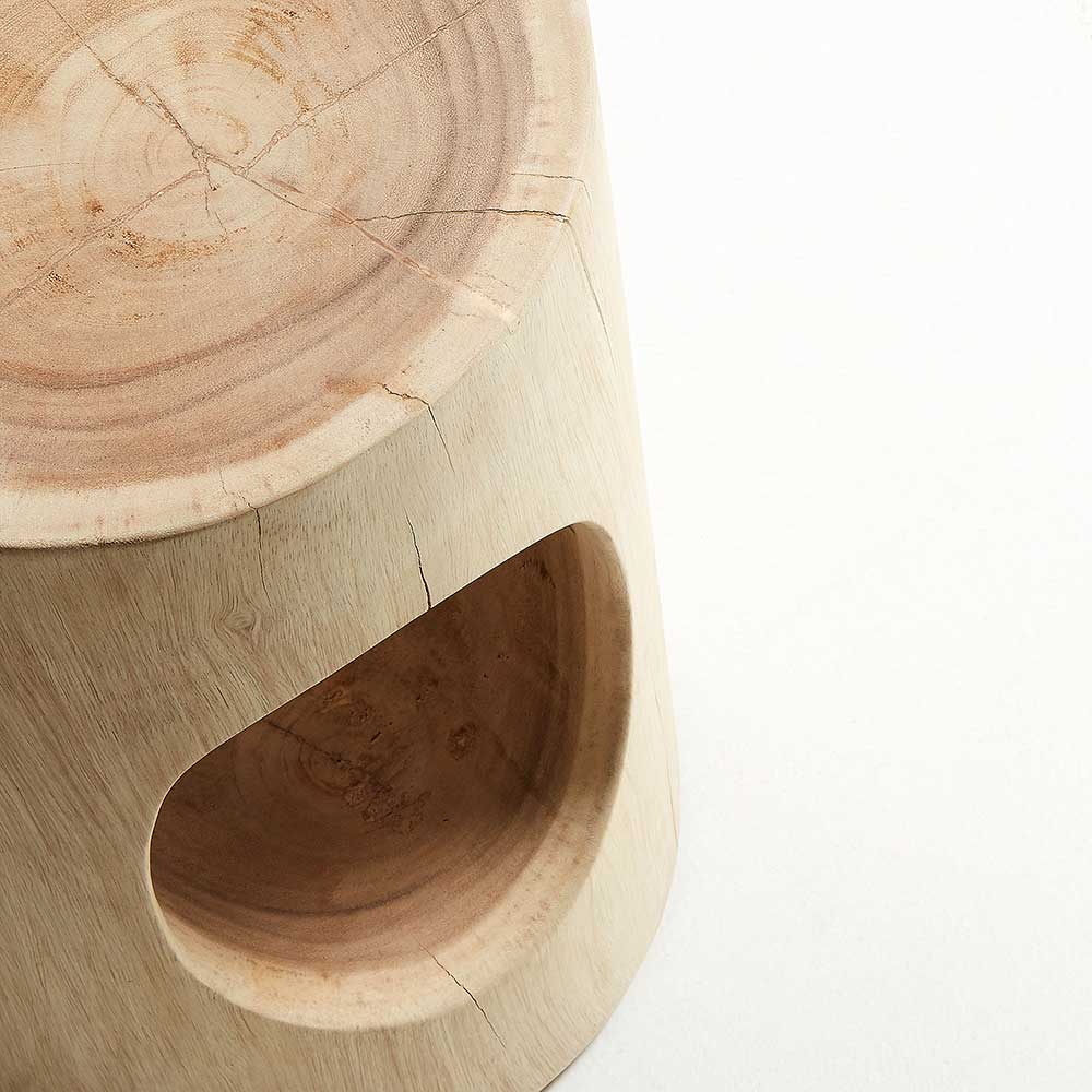 Design Beistelltisch Etresk aus Mungur Massivholz naturbelassen geschnitzt