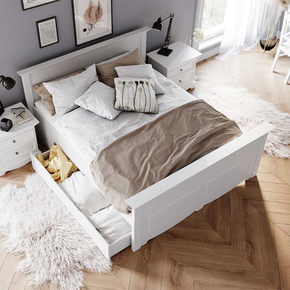 Weißes Bett Vomano im Landhausstil aus Kiefer Massivholz
