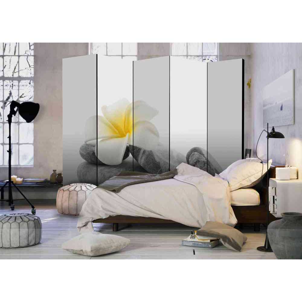 Schlafzimmer Paravent Garcia mit Steinen und Blüte 225 cm breit