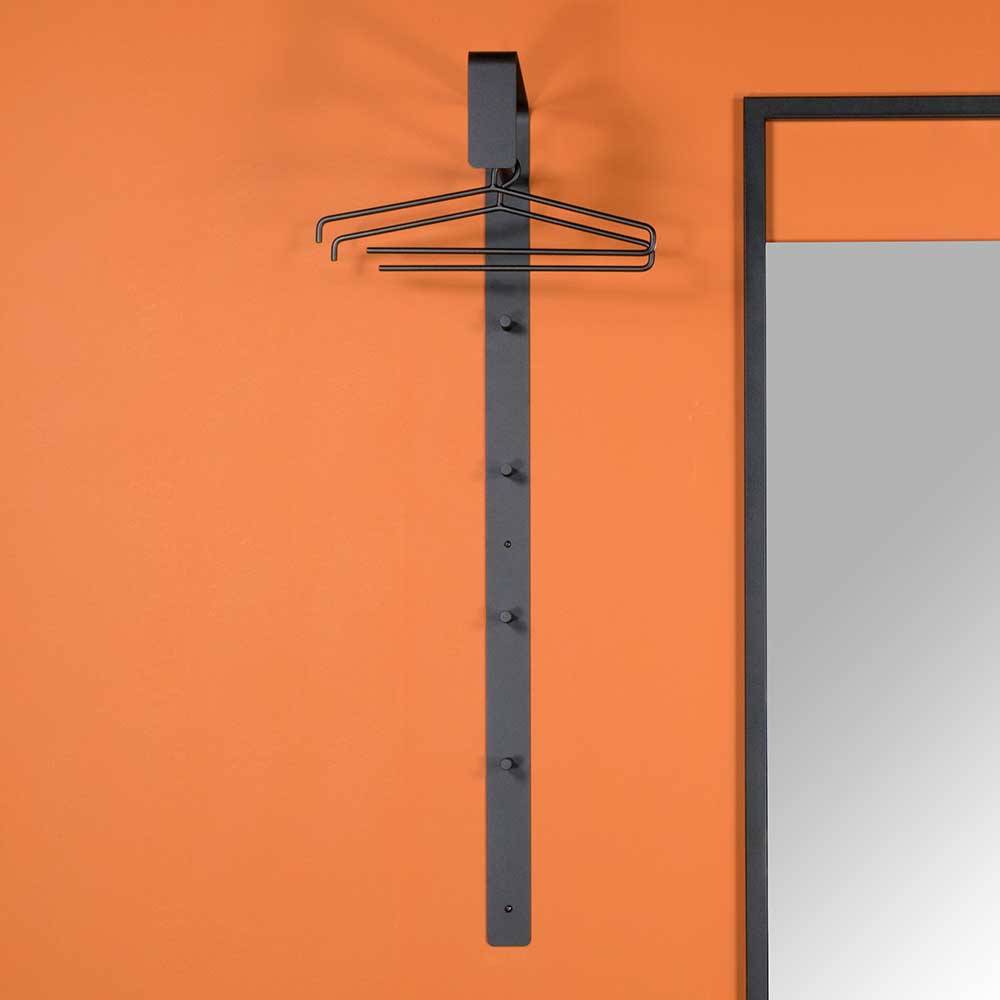 Schwarze Wandgarderobenleiste Metrian mit Kleiderstange aus Stahl
