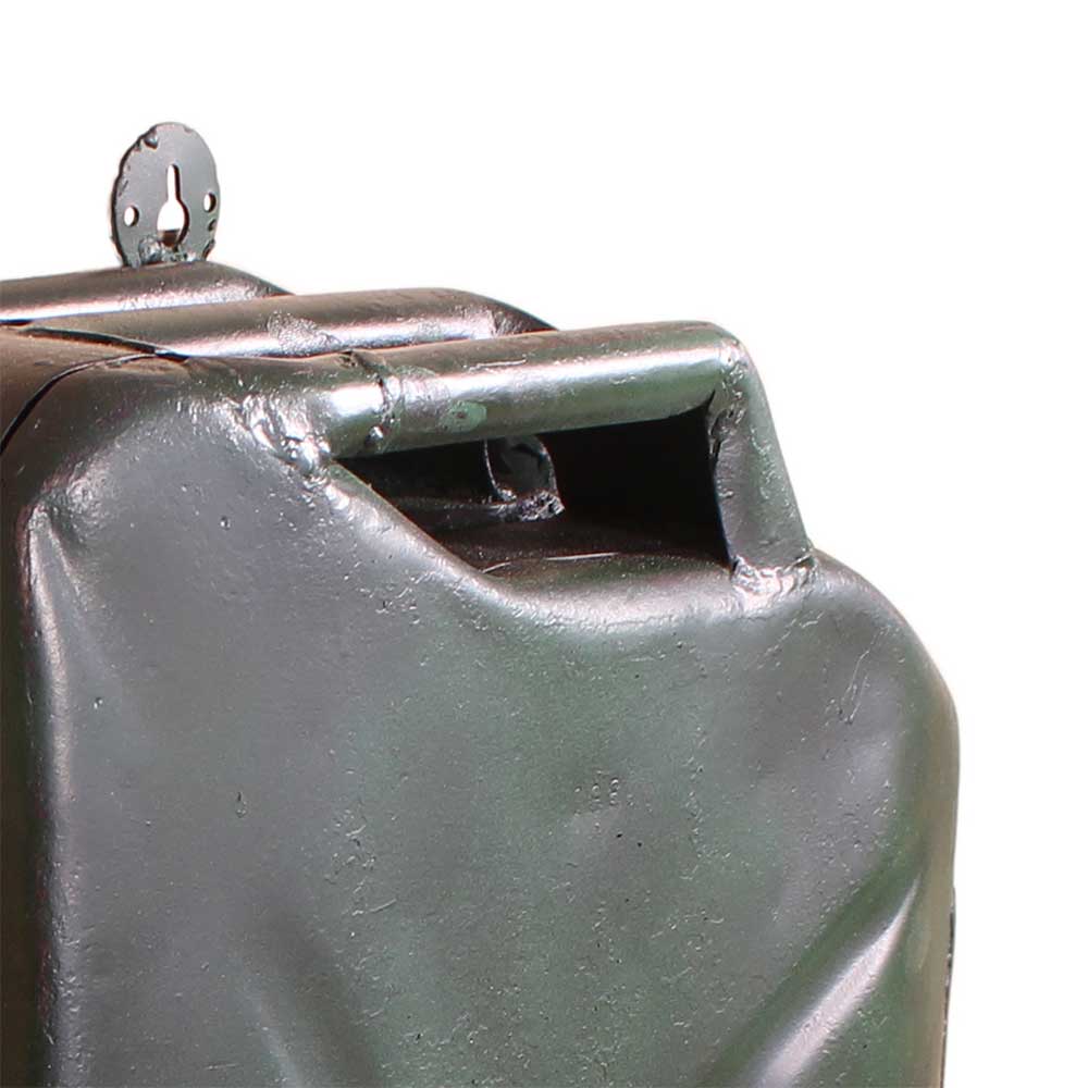 Hängeschrank Syanta aus Altmetall im Kanister Design