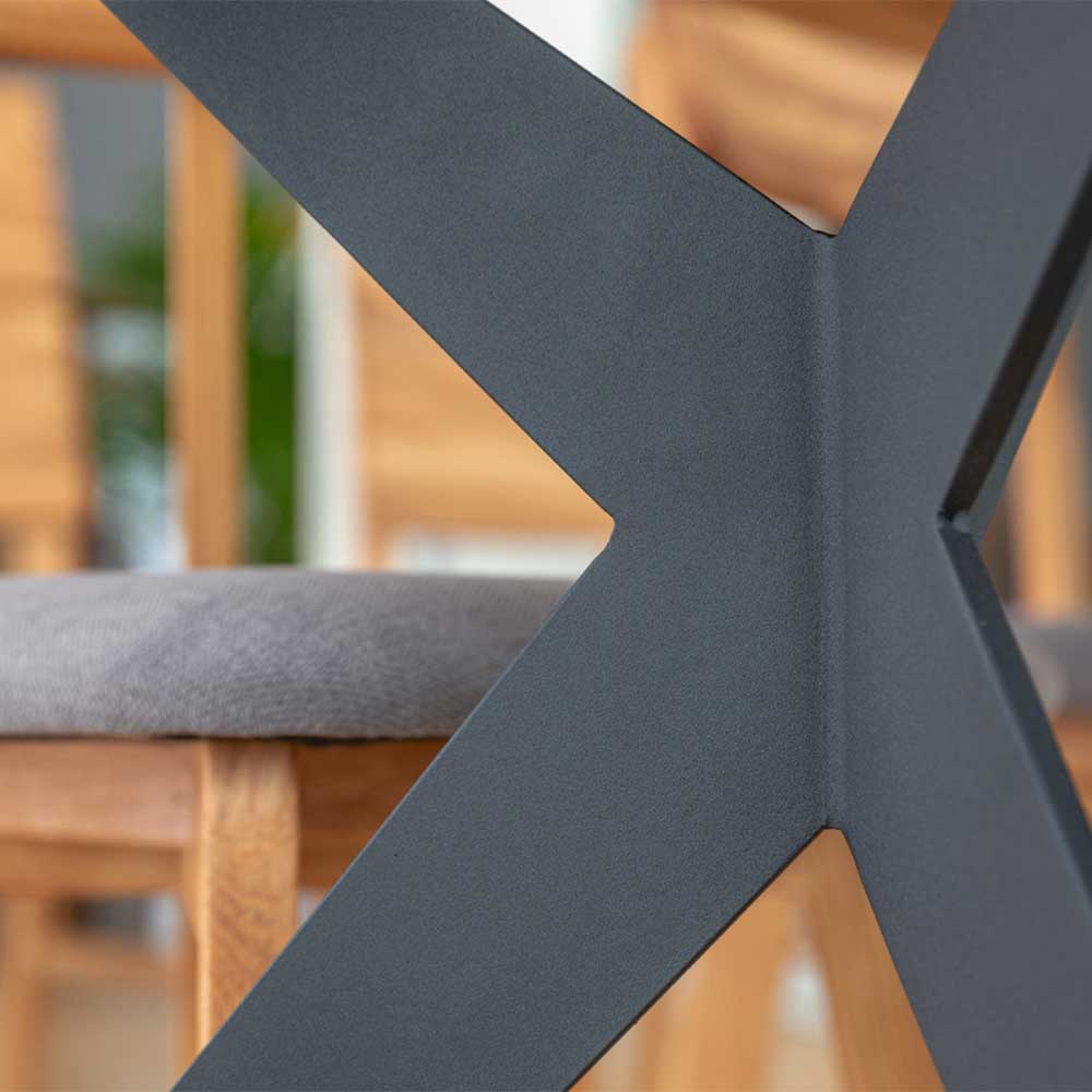 Design Tisch Natrinka aus Eiche Massivholz und Metall mit rechteckiger Platte