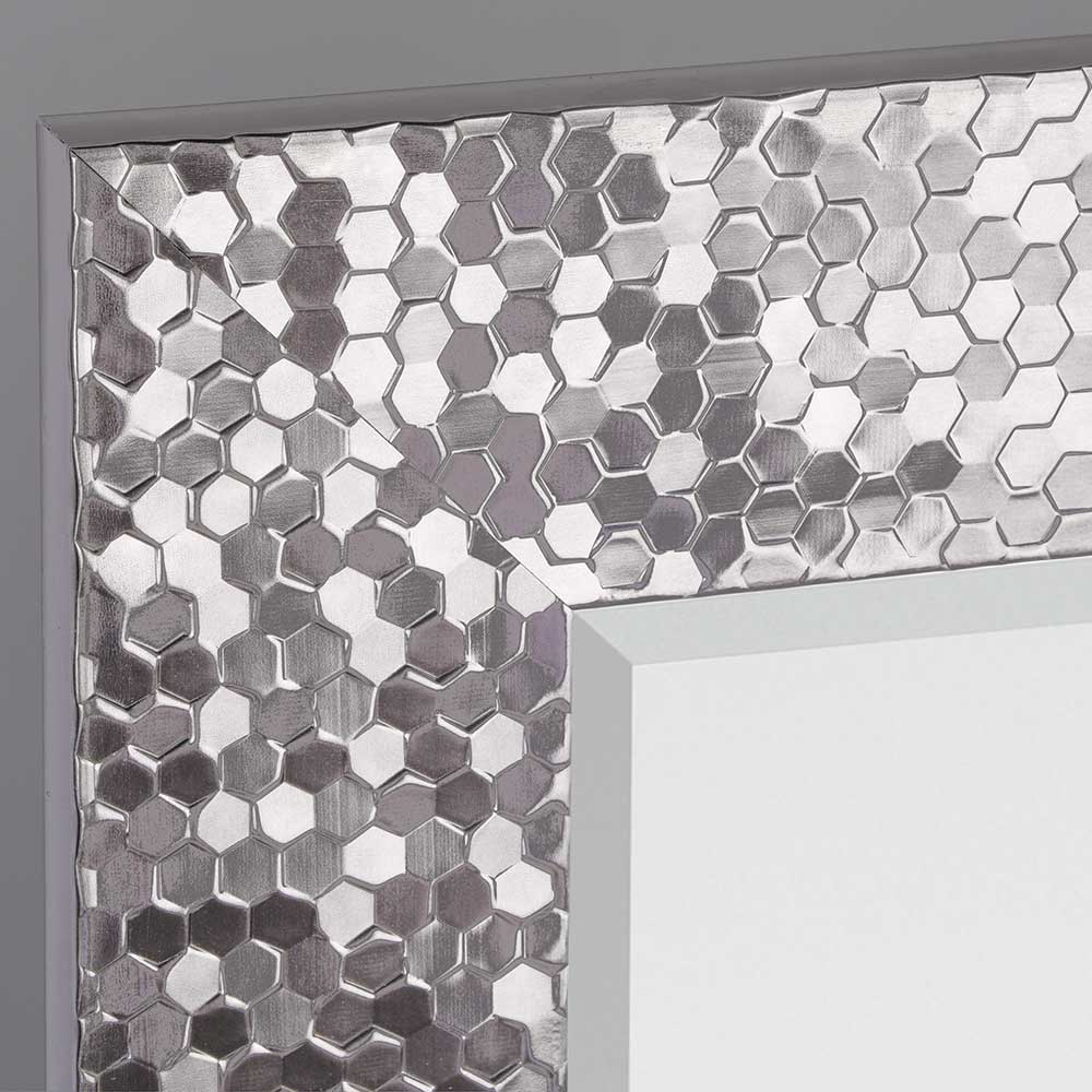 Wandspiegel Ogrir mit silbernem Rahmen in modernem Design