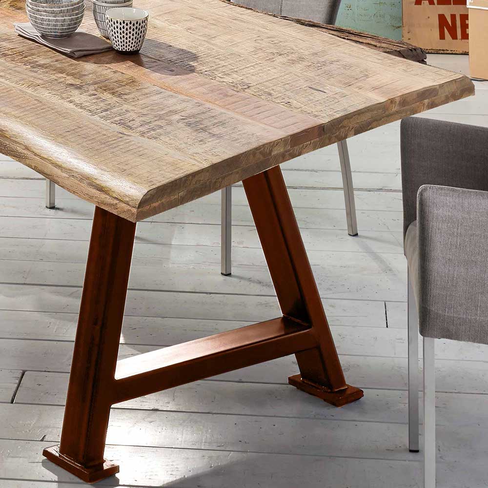 Baumkanten Tisch Ribera aus Mangobaum Massivholz mit A-Fußgestell in Braun
