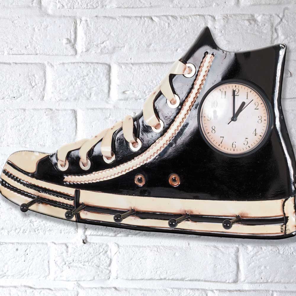 Wandgarderobe Salsa im Sneaker Design mit Uhr