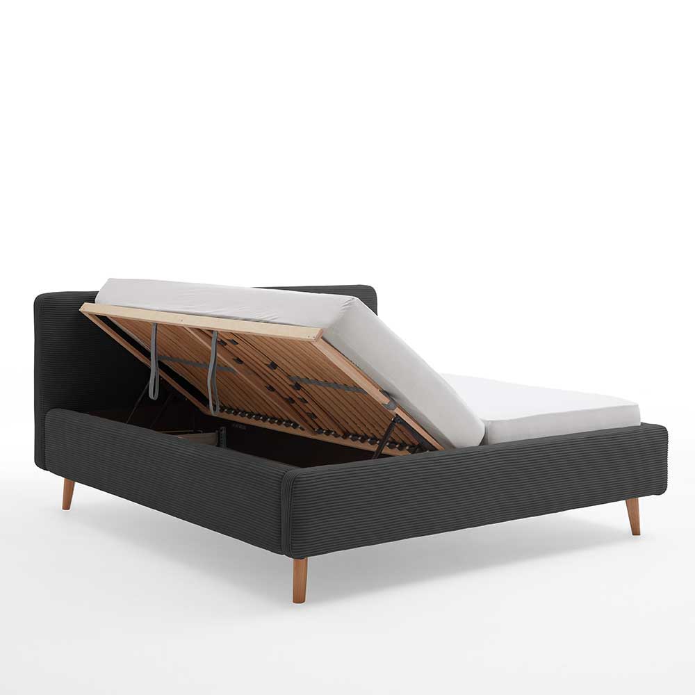 Gepolstertes Bett Scontira in Anthrazit mit Vierfußgestell aus Holz