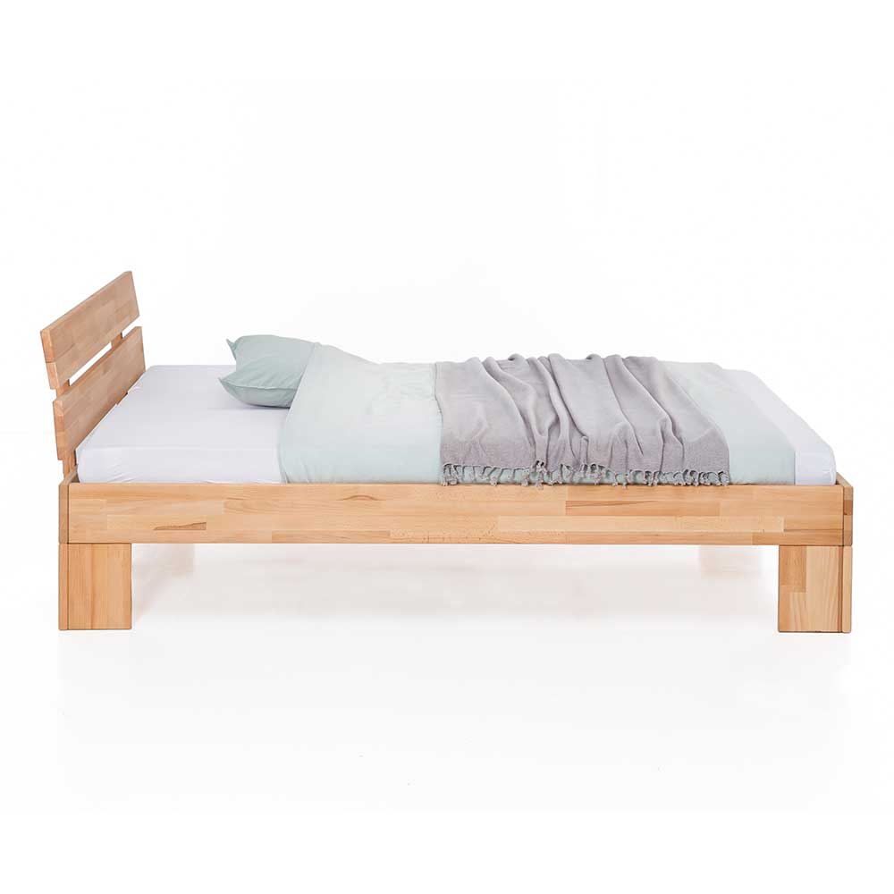 Großes Bett Cavio aus Kernbuche Massivholz modern